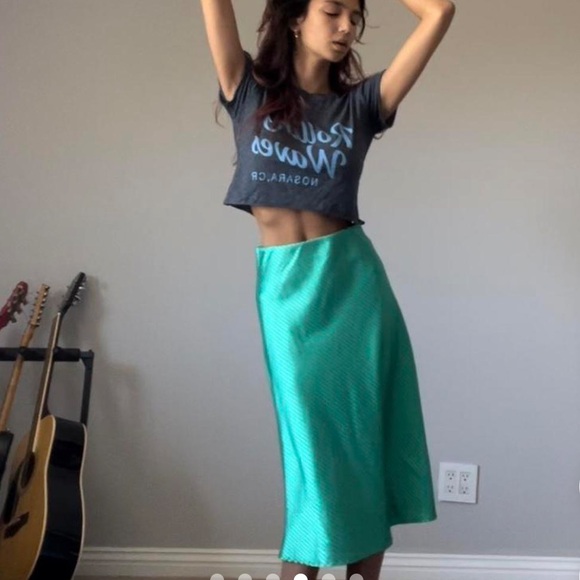 XL code x mode satin green midi skirt - Picture 1 of 13